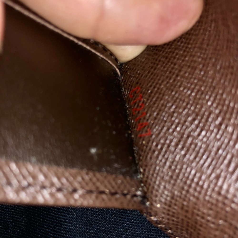 Authentic Louis Vuitton key case - Picture 2 of 5